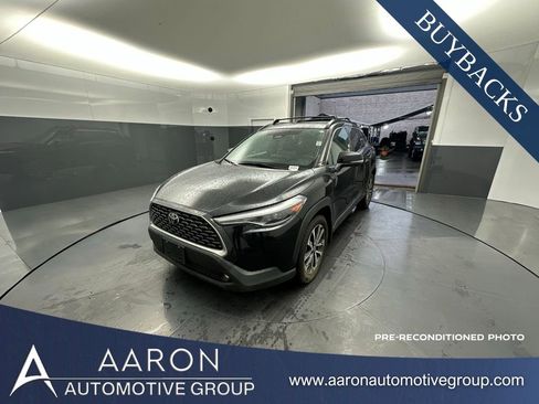 Used 2023 Toyota Corolla Cross XLE image 1