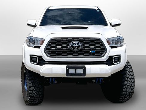 Used 2022 Toyota Tacoma TRD Sport AWD/4WD image 3