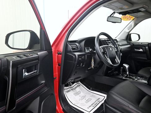 Used 2019 Toyota 4Runner TRD Off-Road Premium image 3