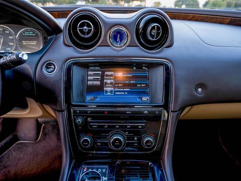 Used 2012 Jaguar XJ image 47