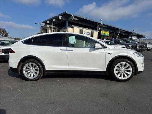 Used 2020 Tesla Model X Long Range AWD/4WD image 7