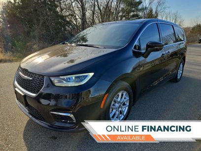 Used 2023 Chrysler Pacifica Touring-L