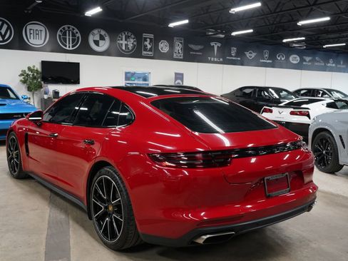 Used 2020 Porsche Panamera RWD image 3