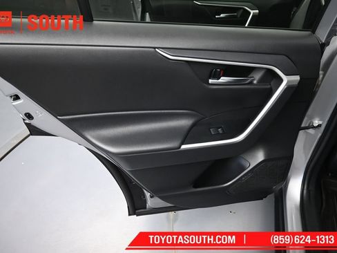 Used 2021 Toyota RAV4 XLE AWD/4WD image 20
