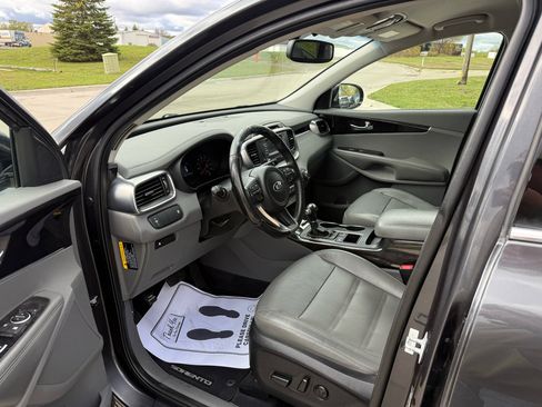 Used 2016 Kia Sorento EX image 10