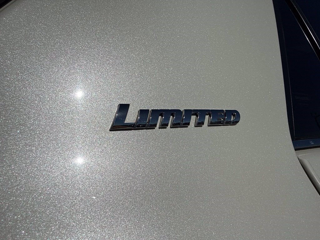 Used 2018 Toyota 4Runner Limited AWD/4WD image 5