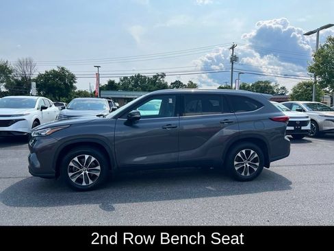 Used 2020 Toyota Highlander XLE AWD/4WD image 8