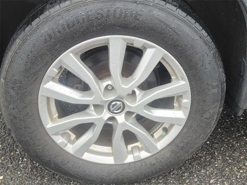 Used 2018 Nissan Rogue SV image 7