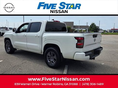 Used 2025 Nissan Frontier SV w/ Tow Package AWD/4WD image 9