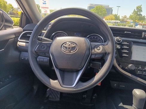 Used 2018 Toyota Camry LE FWD image 14