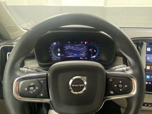 Used 2025 Volvo XC40 B5 Ultra image 15
