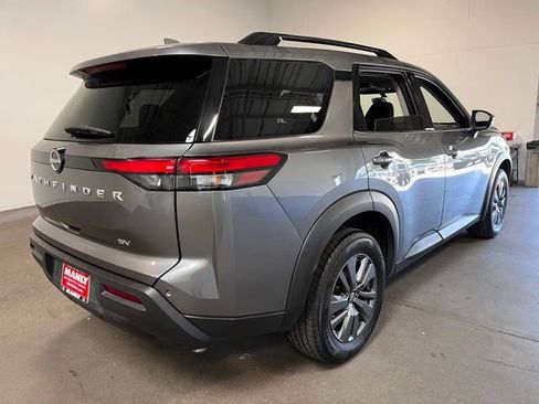 Used 2024 Nissan Pathfinder SV FWD image 3
