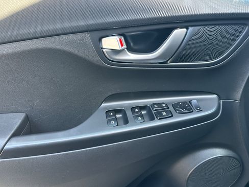 Used 2023 Hyundai Kona SE image 11