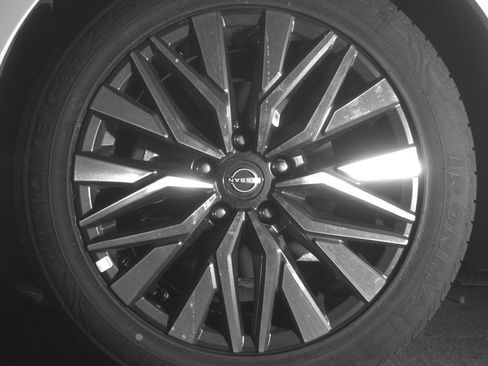 Used 2025 Nissan Altima 2.5 SV FWD image 12
