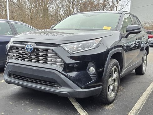 Used 2020 Toyota RAV4 Limited image 11