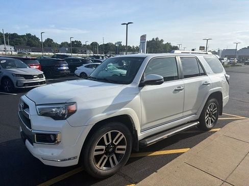 Used 2018 Toyota 4Runner Limited AWD/4WD image 2