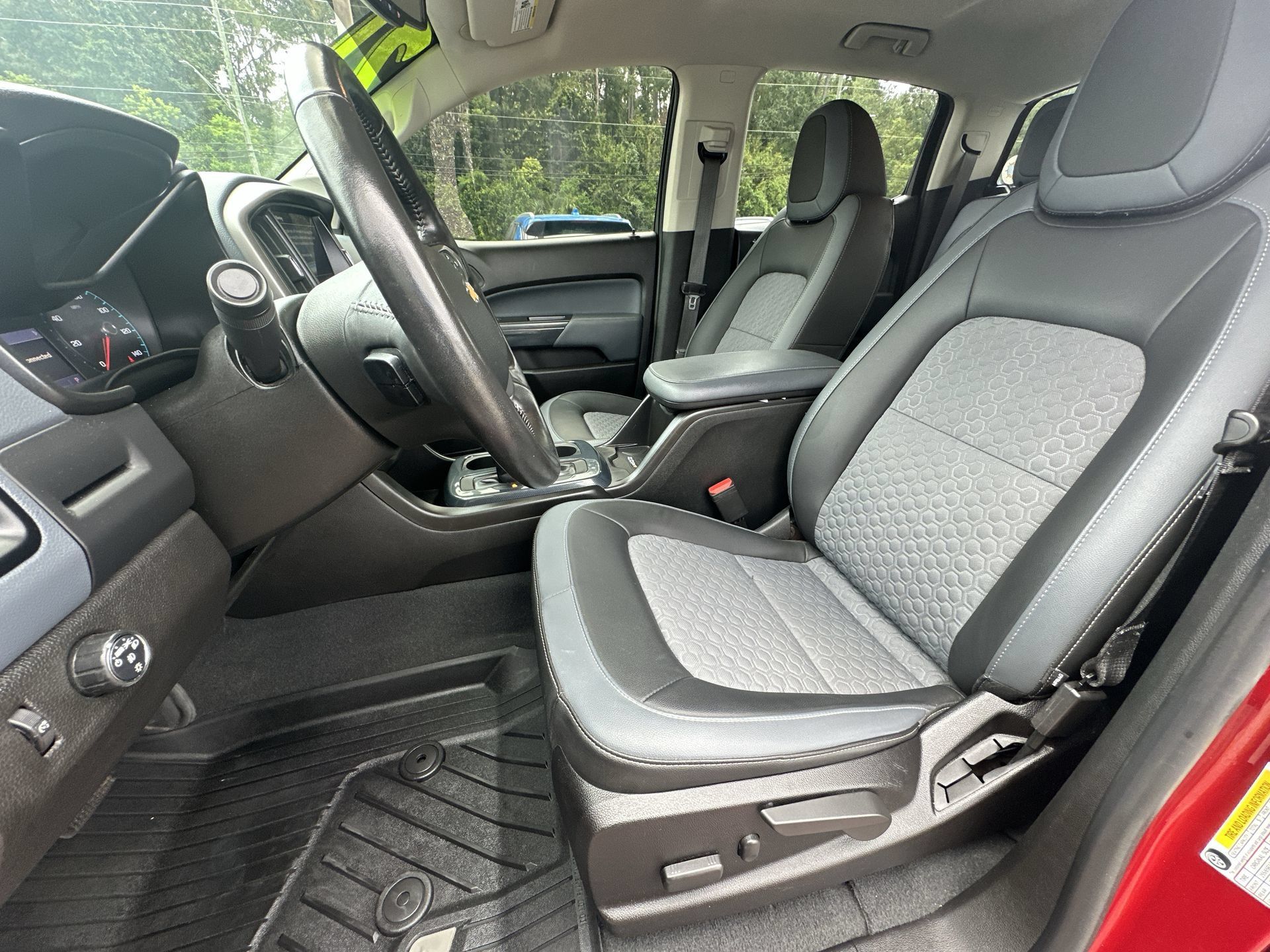 Used 2021 Chevrolet Colorado Z71 w/ Safety Package RWD image 19