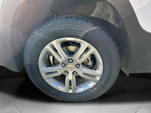 Used 2022 GMC Terrain SLE w/ Driver Convenience Package image 10