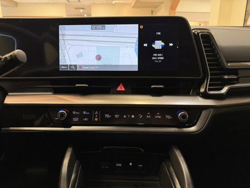 Used 2025 Kia Sportage EX w/ EX Premium Package image 12