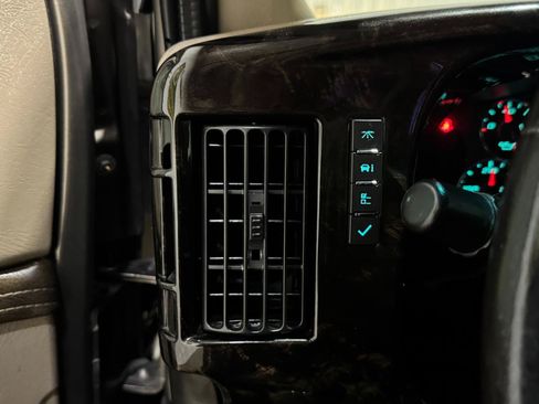 Used 2016 Chevrolet Express 2500 RWD image 24