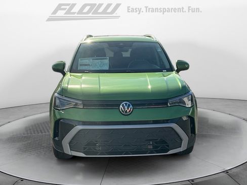 New 2026 Volkswagen Taos SE image 2
