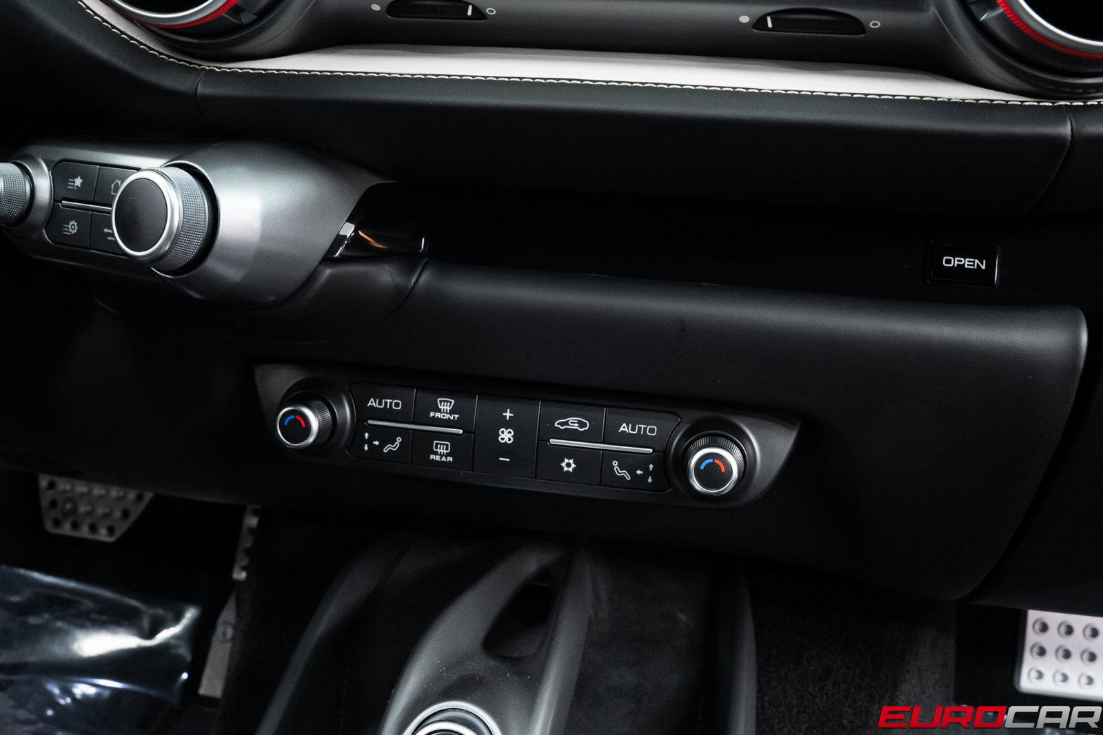 Used 2020 Ferrari 812 Superfast RWD image 31