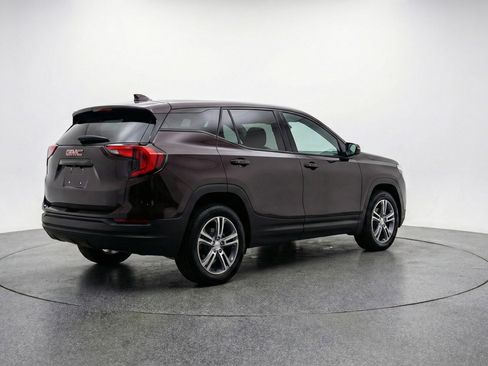 Used 2024 GMC Terrain SLE FWD image 9