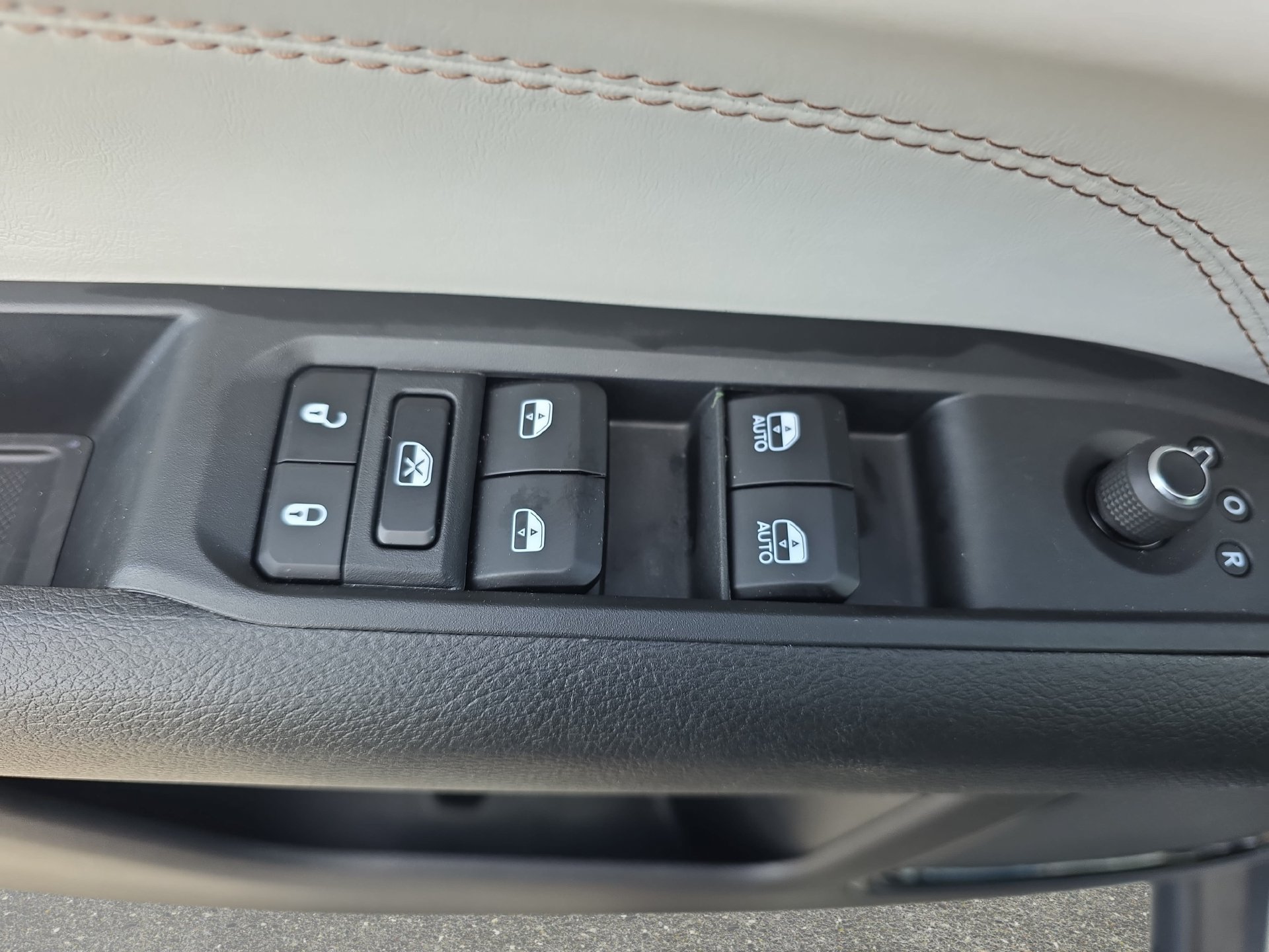 Used 2025 Jeep Compass Limited AWD/4WD image 26