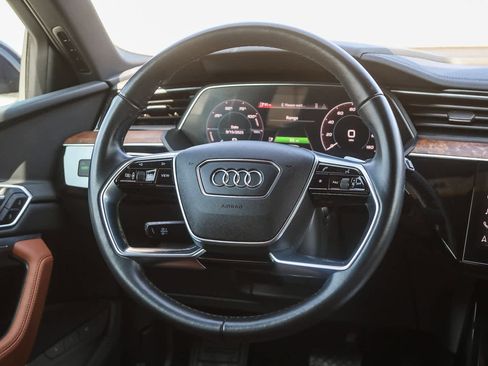 Used 2022 Audi e-tron Premium image 11
