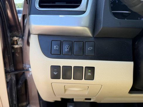 Used 2018 Toyota Highlander XLE AWD/4WD image 18