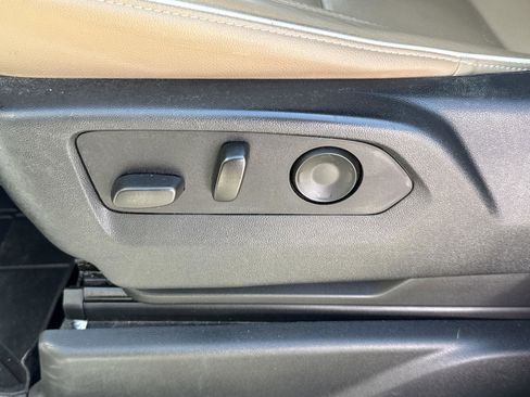 Used 2021 Chevrolet Suburban Premier w/ Premium Package image 17