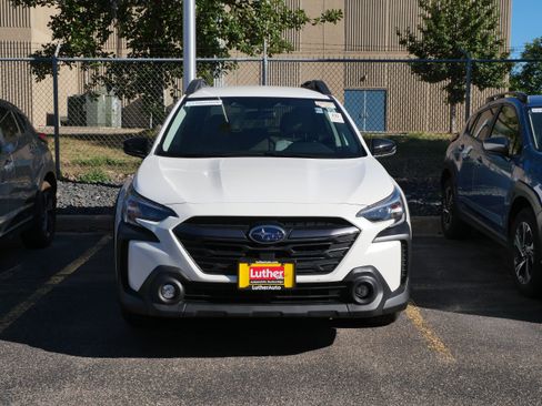 Used 2024 Subaru Outback Premium AWD/4WD image 2