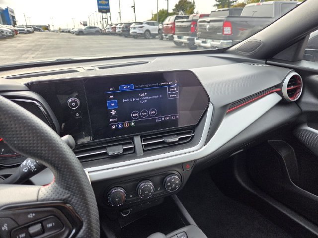 Used 2024 Chevrolet Trax RS w/ Sunroof Package FWD image 25