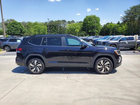 Used 2025 Volkswagen Atlas SE AWD/4WD image 2