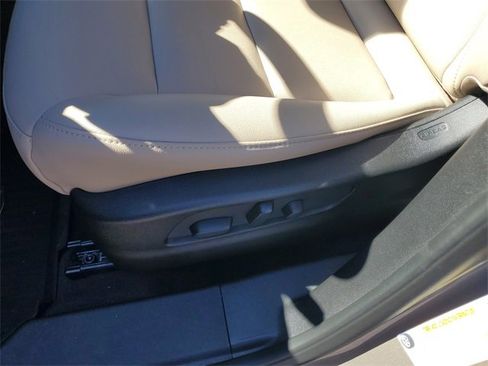 Used 2024 Cadillac XT4 Luxury image 14