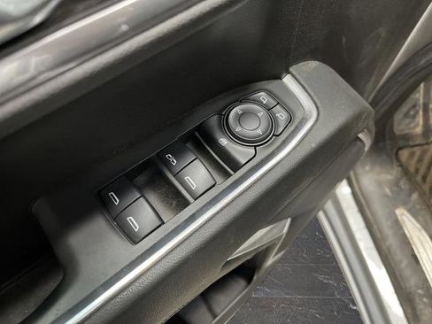 Used 2025 Chevrolet Silverado 1500 LT image 29