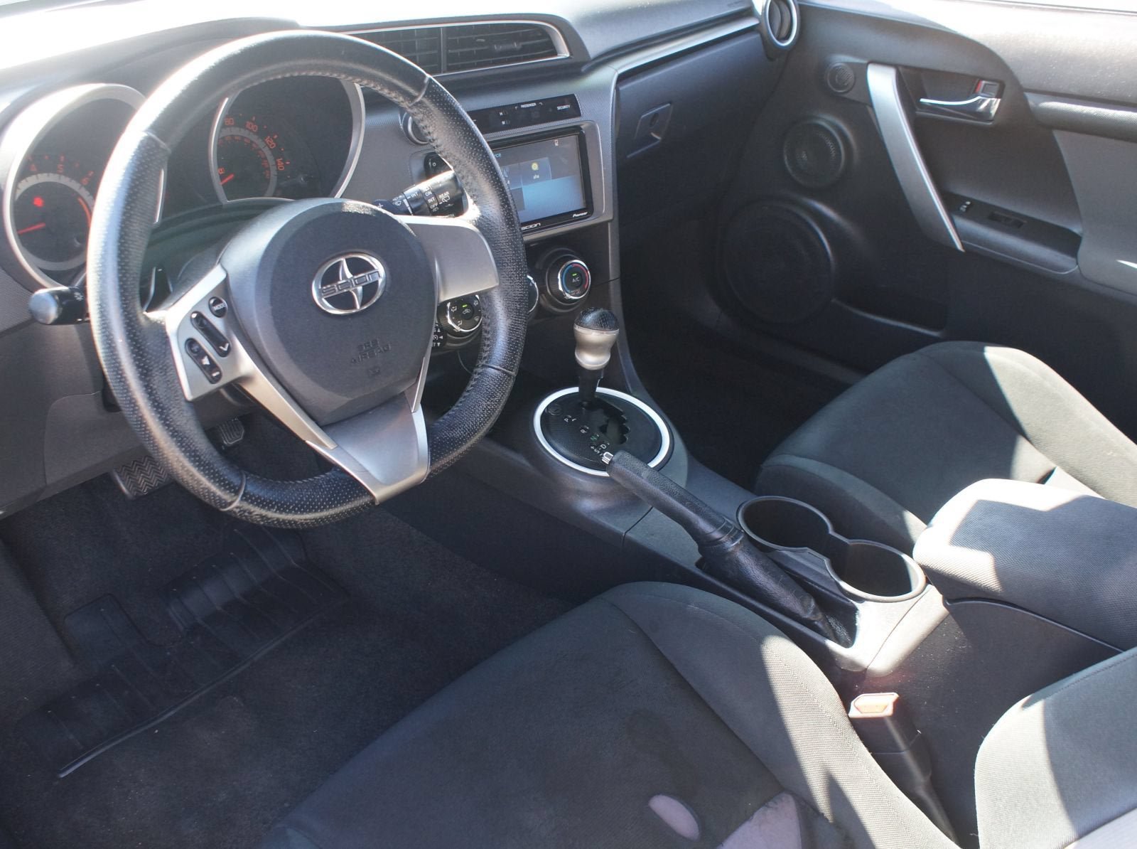 Used 2016 Scion tC FWD image 9