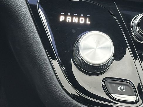 Used 2021 Chrysler Pacifica Touring-L w/ Uconnect Theater Family Group image 18