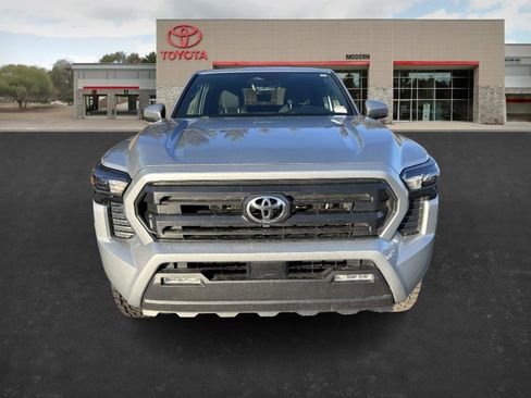 Used 2025 Toyota Tacoma SR5 image 2