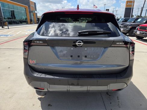 Used 2025 Nissan Kicks SV FWD image 4