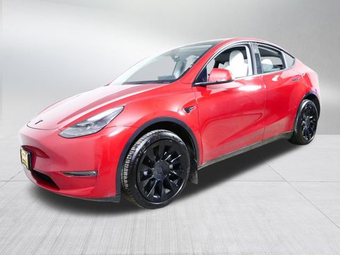 Used 2023 Tesla Model Y Long Range image 3