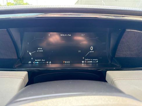 Used 2018 Lincoln Navigator Select RWD image 12