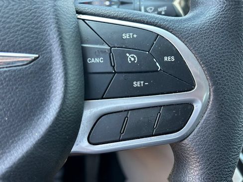 Used 2020 Chrysler Voyager Lxi FWD image 46