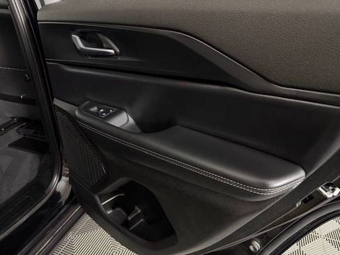 Used 2025 Jeep Grand Cherokee Altitude image 30