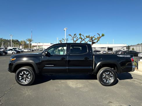 Certified 2023 Toyota Tacoma TRD Off-Road image 5