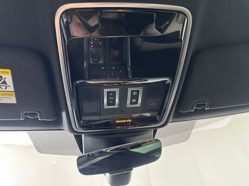 Used 2018 Land Rover Range Rover Sport HSE Dynamic AWD/4WD image 32