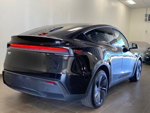 Used 2026 Tesla Model Y 2WD image 7