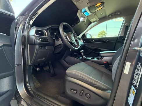 Used 2019 Kia Sorento FWD V6 image 43