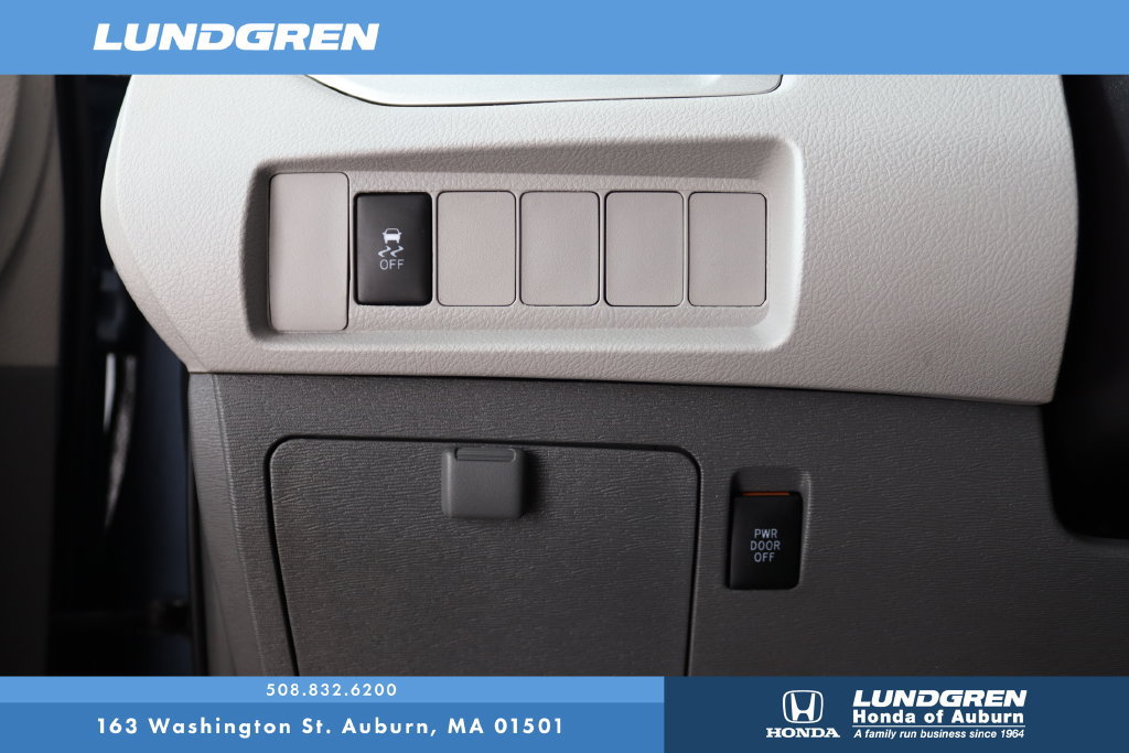 Used 2017 Toyota Sienna LE AWD/4WD image 27