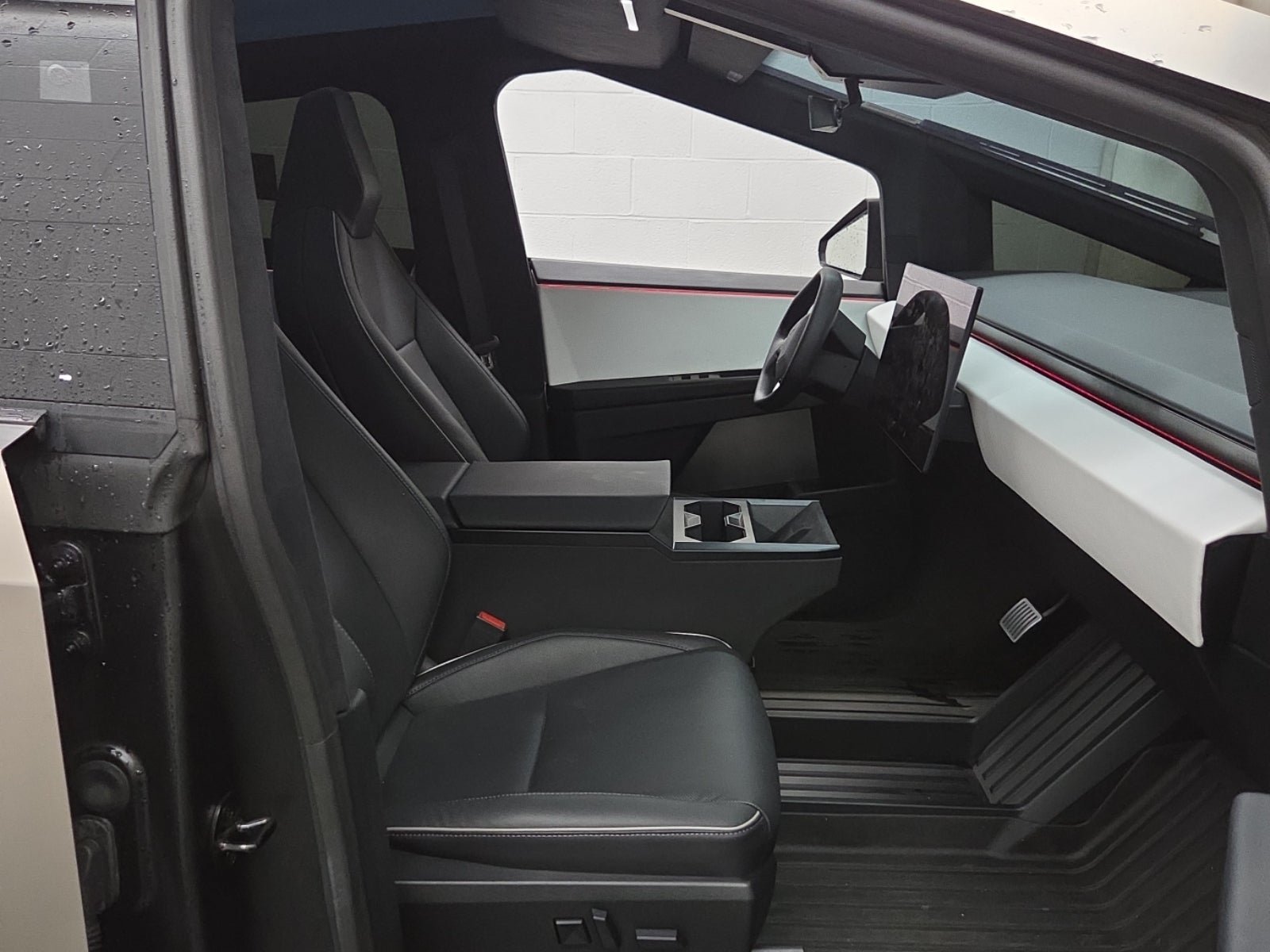 Used 2024 Tesla Cybertruck AWD Crew Cab image 6
